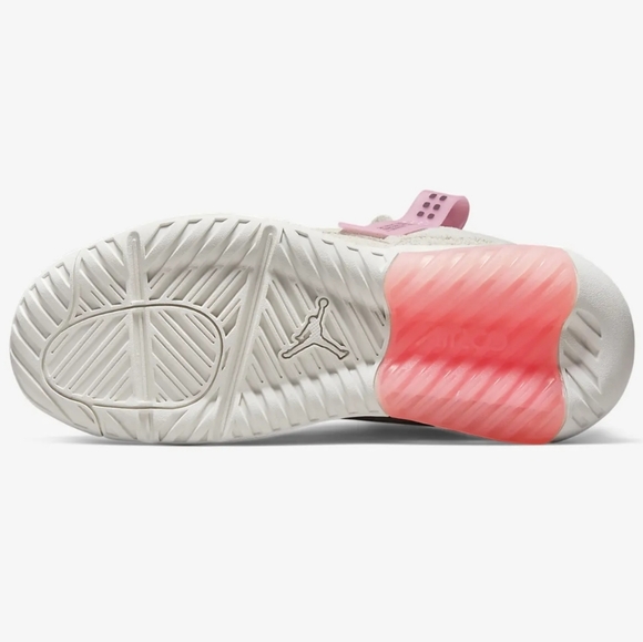 Jordans Ma2 Size 10 men's 11.5 wmns - Picture 4 of 7